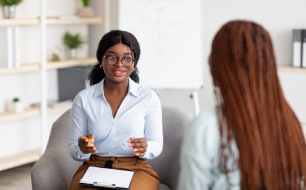 Pourquoi choisir la thérapie brève systémique en France comme approche pour devenir praticien ?