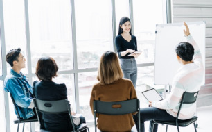 Comment la formation en thérapie brève systémique peut-elle compléter votre approche en tant psychologue ?