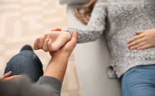 Comment l’hypnose peut-elle aider un praticien à accompagner un patient victime de traumatisme ?