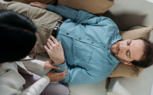 Quels avantages l’hypnose conversationnelle offre-t-elle dans le cadre de votre pratique thérapeutique ? Quels avantages l’hypnose conversationnelle offre-t-elle dans le cadre de votre pratique thérapeutique ?