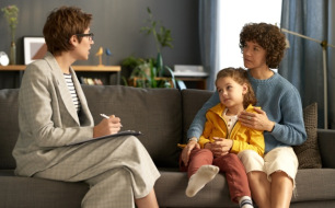 L’approche systémique comme méthode thérapeutique pour accompagner une famille L’approche systémique comme méthode thérapeutique pour accompagner une famille