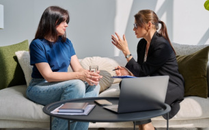 Hypnose conversationnelle et thérapie brève systémique : en quoi ces deux outils forment un duo thérapeutique puissant ? Hypnose conversationnelle et thérapie brève systémique : en quoi ces deux outils forment un duo thérapeutique puissant ?