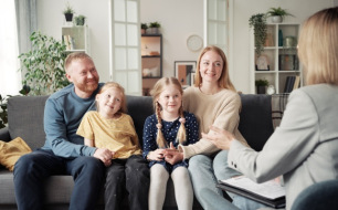 Accompagner les familles en difficulté : les solutions de l’approche systémique et stratégique Accompagner les familles en difficulté : les solutions de l’approche systémique et stratégique
