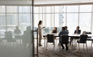 Pourquoi la supervision en approche systémique est-elle un outil clé pour les coachs et les professionnels de l’accompagnement ? Pourquoi la supervision en approche systémique est-elle un outil clé pour les coachs et les professionnels de l’accompagnement ?