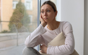 Dépasser un blocage émotionnel grâce au coaching de vie, à la thérapie brève et à l’hypnose