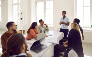 Les erreurs fréquentes des coachs débutants et comment l’approche systémique les évite
