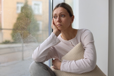 Femme qui déprime à cause d'une rupture